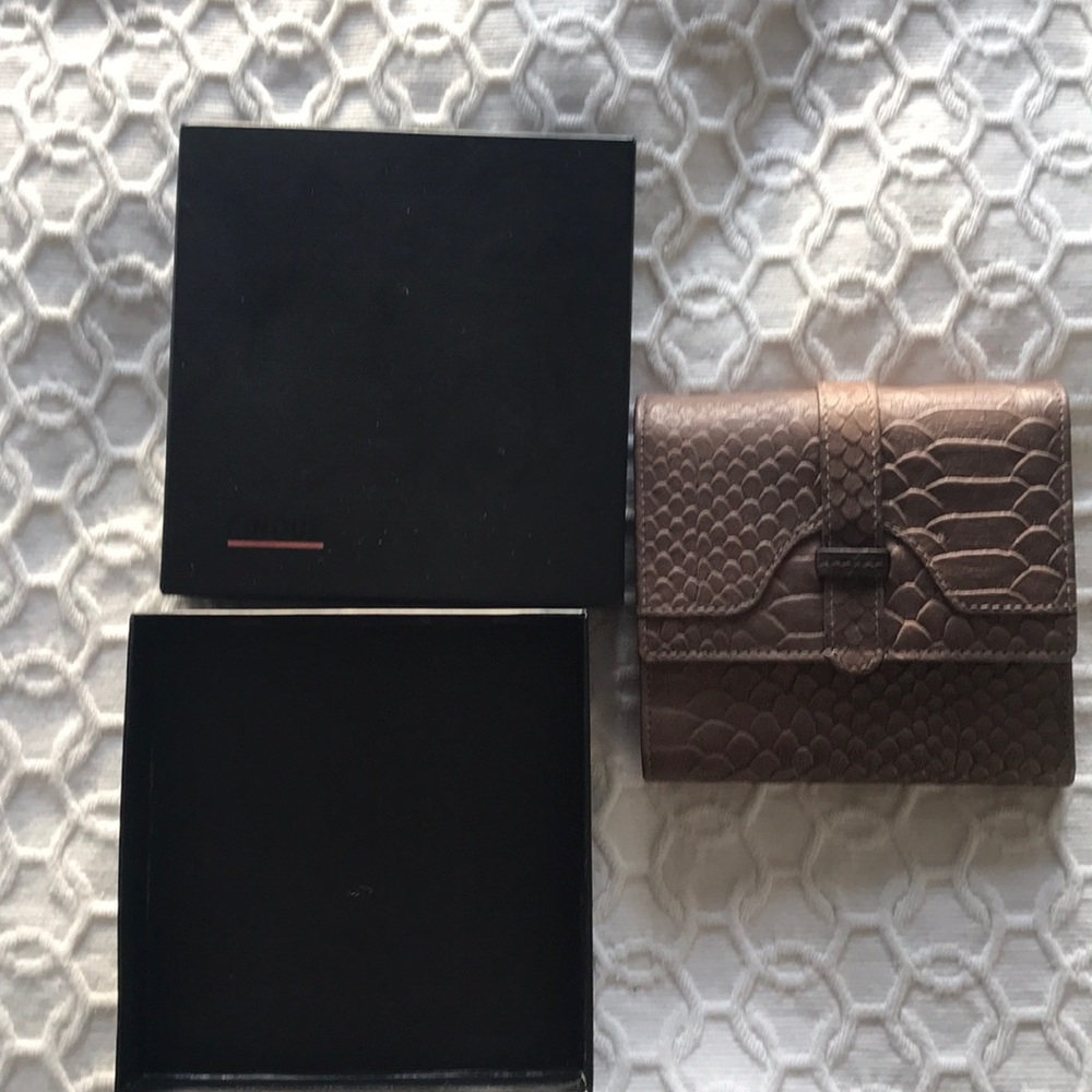 SOLD Cinque leather wallet